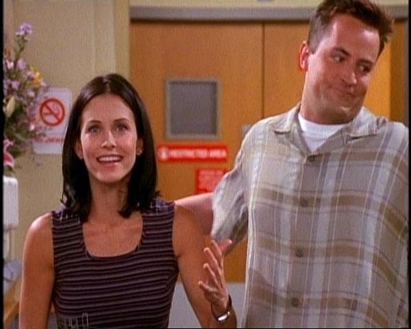 14. Monica ve Chandler'ın ikizlerinden biri diğerine göre 3 dakika 46 saniye sonra doğdu.