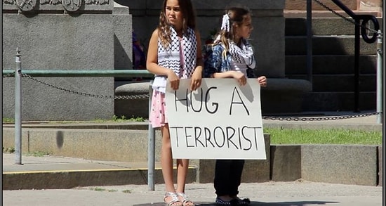 Bir 'Teröristi' Kucaklamak