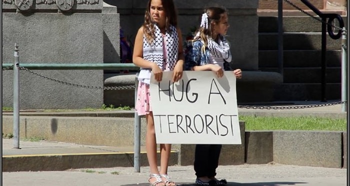 Bir 'Teröristi' Kucaklamak