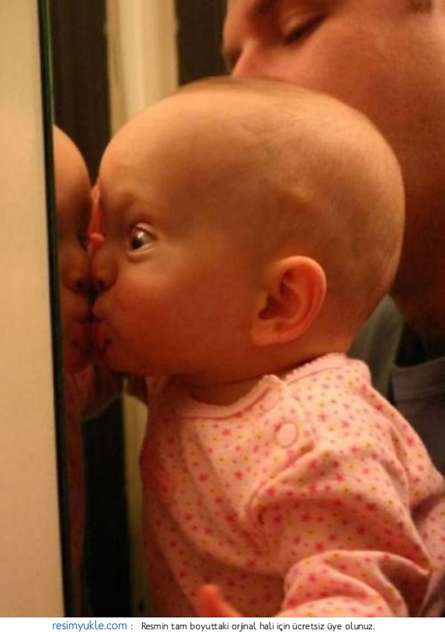 Картинки смешных поцелуев. Любовь к ребенку. Смешные поцелуйчики. Открытки с поцелуями прикольные. Влюбленные обезьяны.