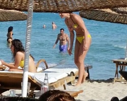 Fahriye Evcen İlk Kez Bikinili Çıktı