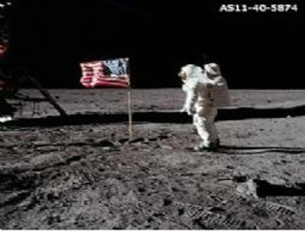 3. NASA'nın Ay'a ayak basması yalandı!