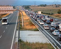 Tatil Kuyruğu 30 Kilometreye Ulaştı