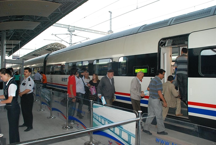 Ankara-İstanbul YHT İlk Gün 5 Bin Yolcu Taşıdı