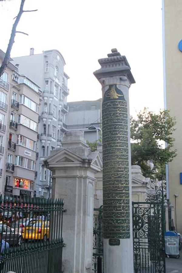 1. Teşvikiye Camii Avlusu (giriş kapısı yanı) – 1790-91 – III.Selim