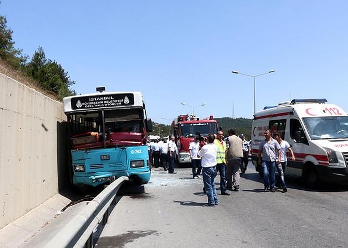 Ümraniye'de Halk Otobüsü Kaza Yaptı: 20 Yaralı