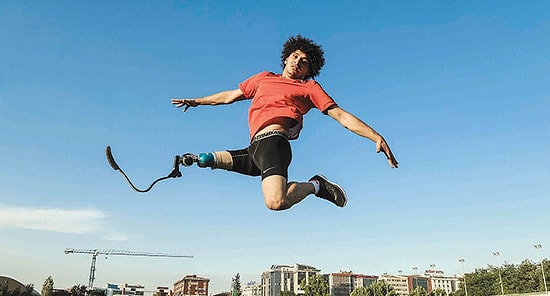 Tek Ayağıyla Hayallerinin Peşinden Koşuyor