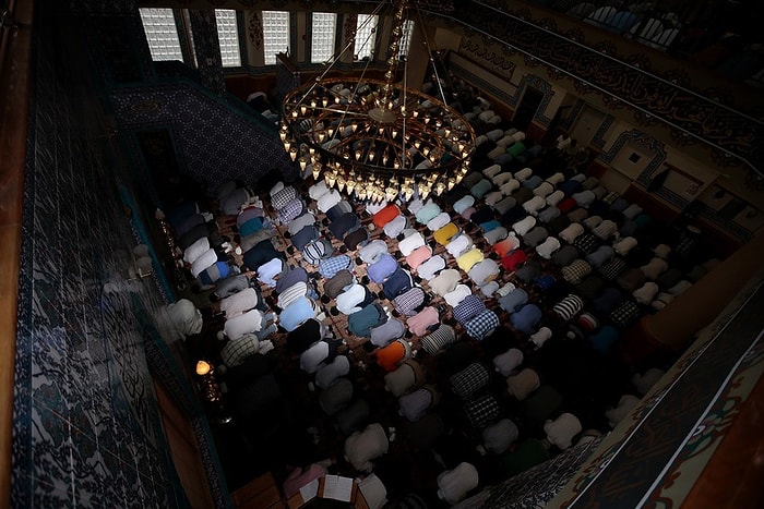 Dünyanın Çeşitli Yerlerindeki Müslümanlardan Ramazan Bayramı Kareleri