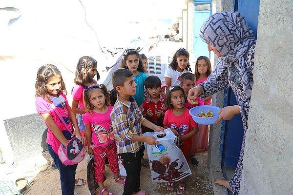 Irak, Süleymaniye'deki Suriye Mülteci Kampı'nda bayramlaşan çocuklar