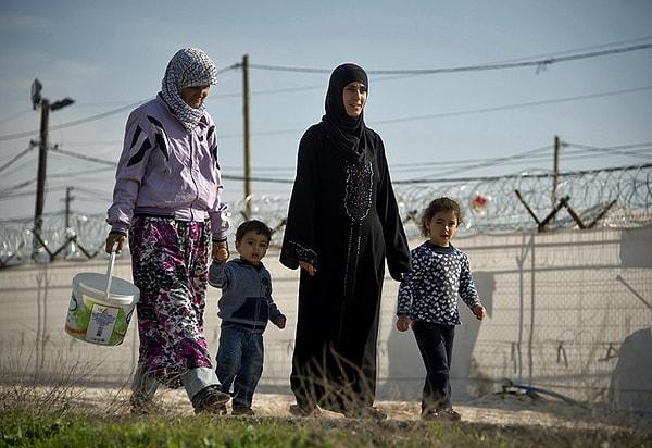 2 - Türkiye’ye kaçan Suriyeliler, misafir mi, göçmen mi, yoksa mülteci olarak mı isimlendirilmeli?