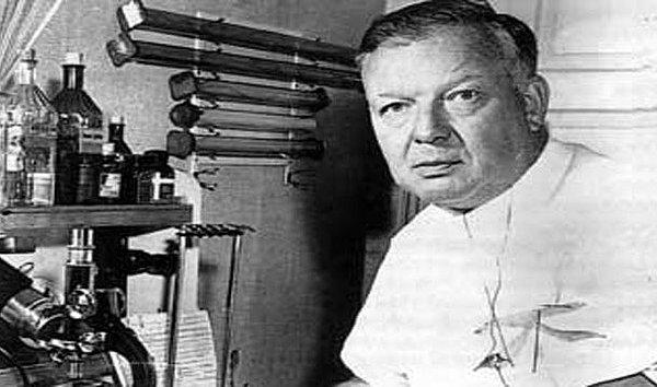 18. 1929 yılında, Alman cerrah Werner Forssmann kolundaki toplar damardan sonda sokarak kendi kalbine ulaşmıştır. Halen uygulamada olan kardiyak kateterizasyon bu şekilde ilk kez uygulanmıştır.