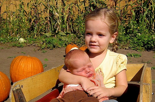 10. Вы чувствуете у себя комок в горле, когда она переезжает в другой город или выходит замуж.