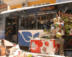 Denizli'de Belediye Otobüsü Markete Girdi: 2 Ölü, 16 Yaralı