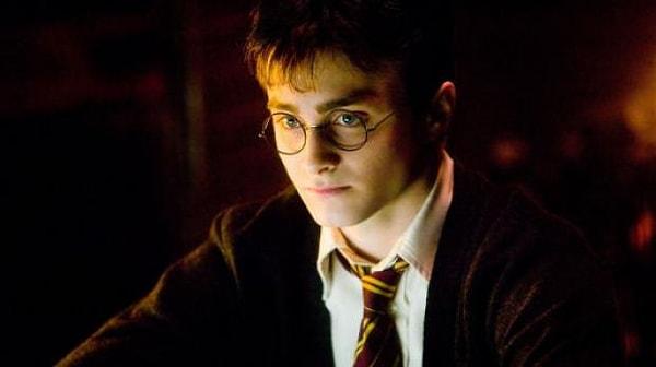 2. Harry Potter'ın en yakın arkadaşı olduğunu hayal etmek.