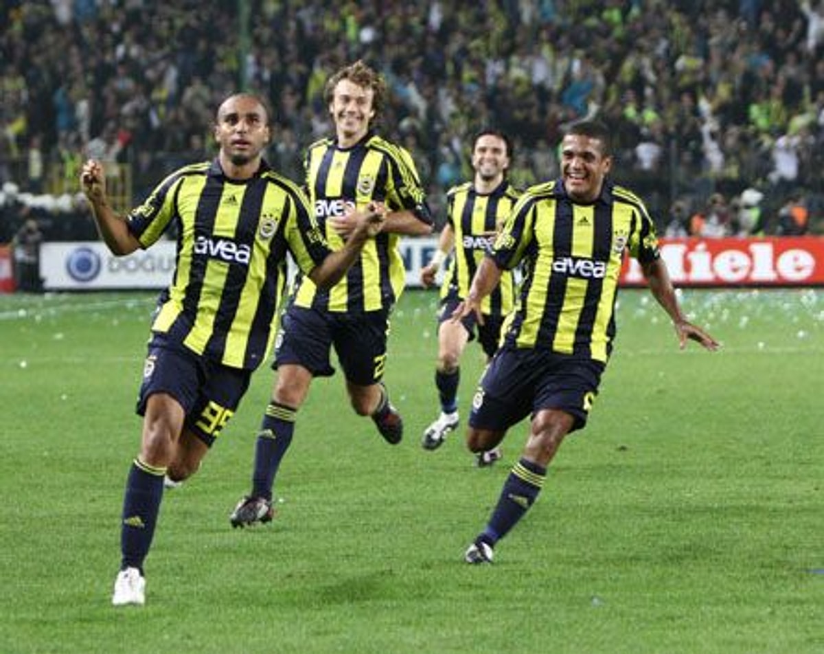 Fb t. Фенербахче 2008. Fenerbahce 2008-2009 dizilişü. Icardi Fenerbahce. Fenerbahce 2008-2..9 dizilişü.