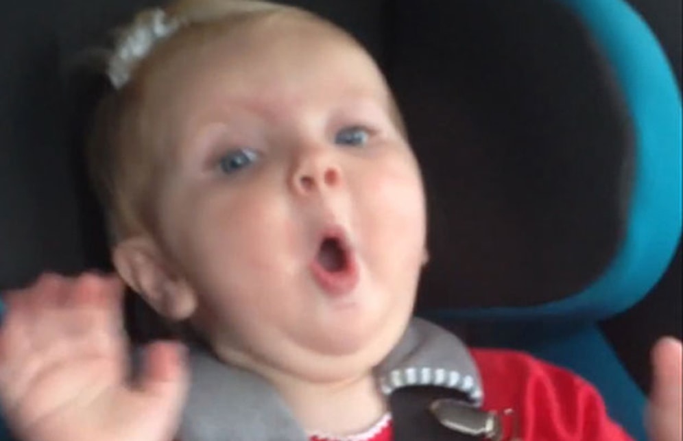 Katy Perry'yi Duyunca Hunharca Danseden Bebek