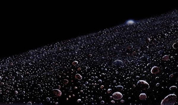 8. Oort Bulutları bünyesinde trilyonlarca buzul yapıyı barındıran bir halkadır ve uzaklığı Eris'inkinden 2000 kat fazladır.