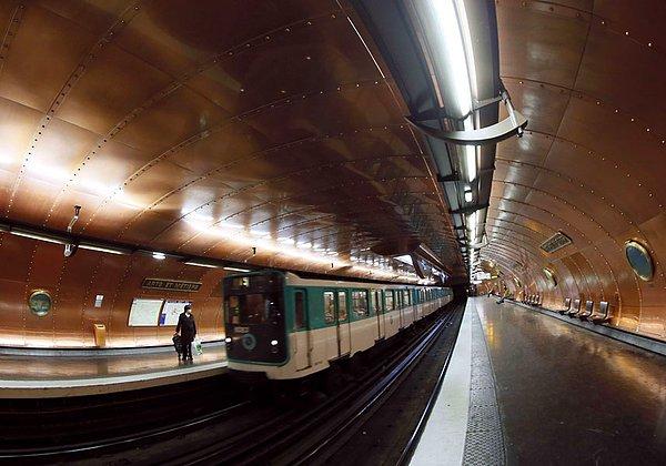 The Arts et Métiers istasyon / Paris