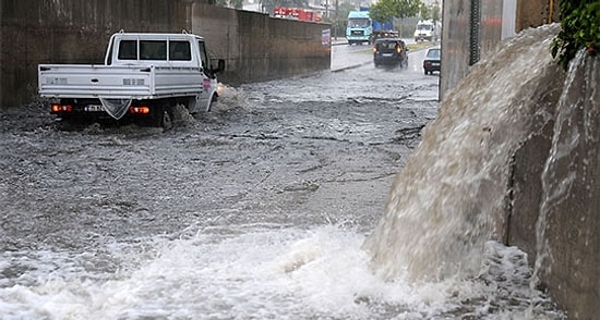 İzmir'de Yağış Bir Can Aldı