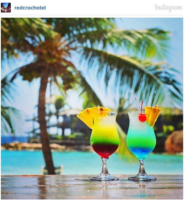 3. Instagram'a göre plajda bir şeyler içmek