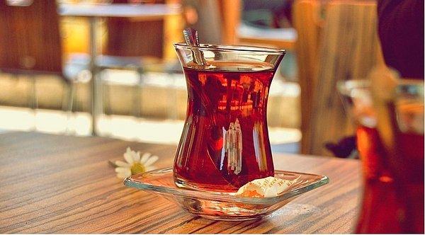 15.Çay sadece 2 dakika demlenirse uyarıcı etki yapar. 5 dakikadan uzun sürede demlenirse kafeinin etkisi azalır ve sakinleştirici etki yapar.