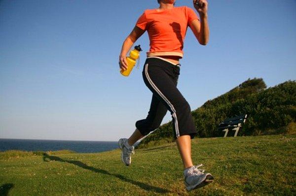 35.Haftada sadece bir kere bile olsa 45 dakika koşmak, kalp ritminizi düzenler ve kalp hastalıkları riskini %40 azaltır.