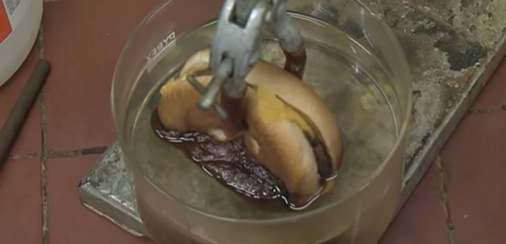 Cheeseburger Midede Ne Hale Gelir?