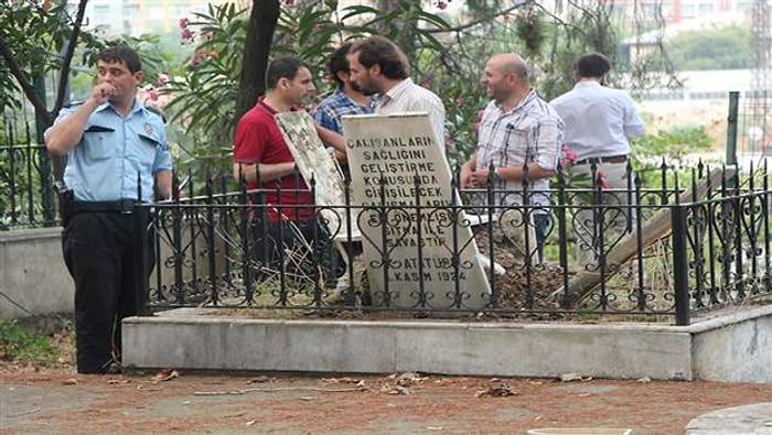 Kadıköy'de Atatürk Büstüne Saldırı