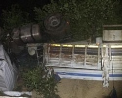 Emniyet Şeridinde İki Kamyon Çarpıştı