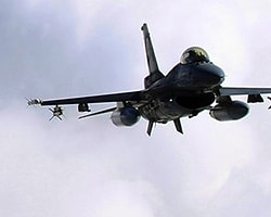 Savaş Uçakları Mahmur'u Bombaladı