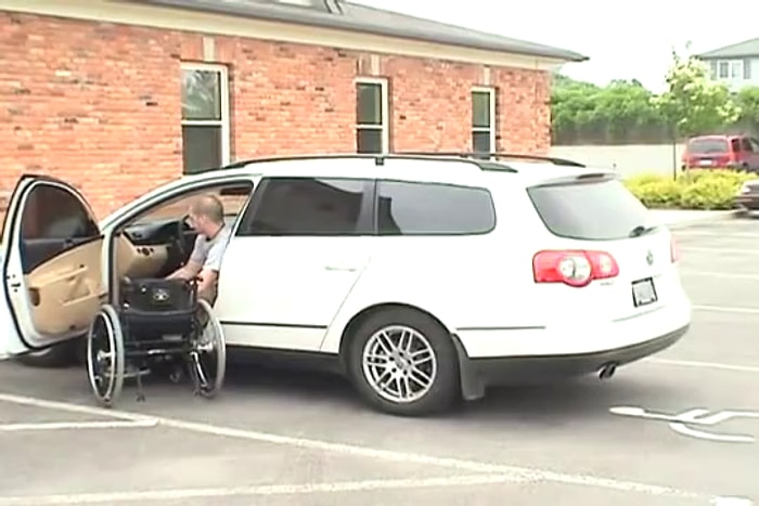 Engelliler İçin Özel Tasarlanmış Akıllı Araç