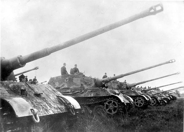 25. Cepheye gitmeye hazırlanan Alman tankları
