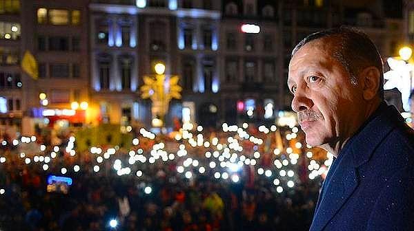 "Erdoğan ve AK Parti, iktidardaki 21 yılda, ana akım medyayı, yargıyı ve devlet kurumlarını iradelerine göre düzenleyerek inanılmaz güçler ve kaynaklar biriktirdiler."