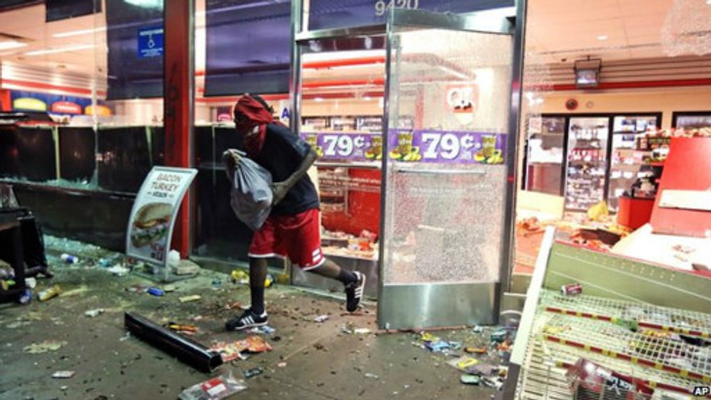 ABD'de Siyah Genç Öldürüldü, İsyan Çıktı
