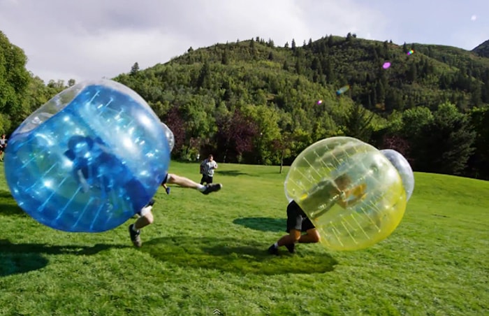 Şişme Balonlarla Dünyanın En İlginç Futbol Maçı