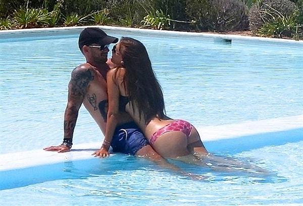 Wesley Sneijder karısı Yolanthe Cabau ile Ibiza'da aşk tatili yapıyor.