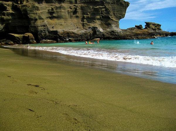 Yeşil kum sahilleri.