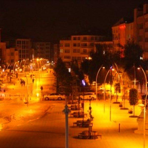 8. Git gide Taksim'i andıran İzzet Baysal Caddesi