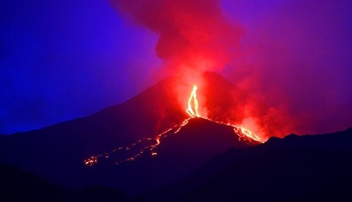 Etna Yanardağı Faaliyete Geçti