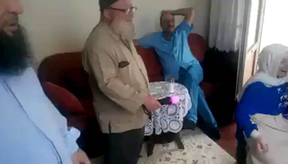 Oyun Konsoluyla Çılgın Atan Dede