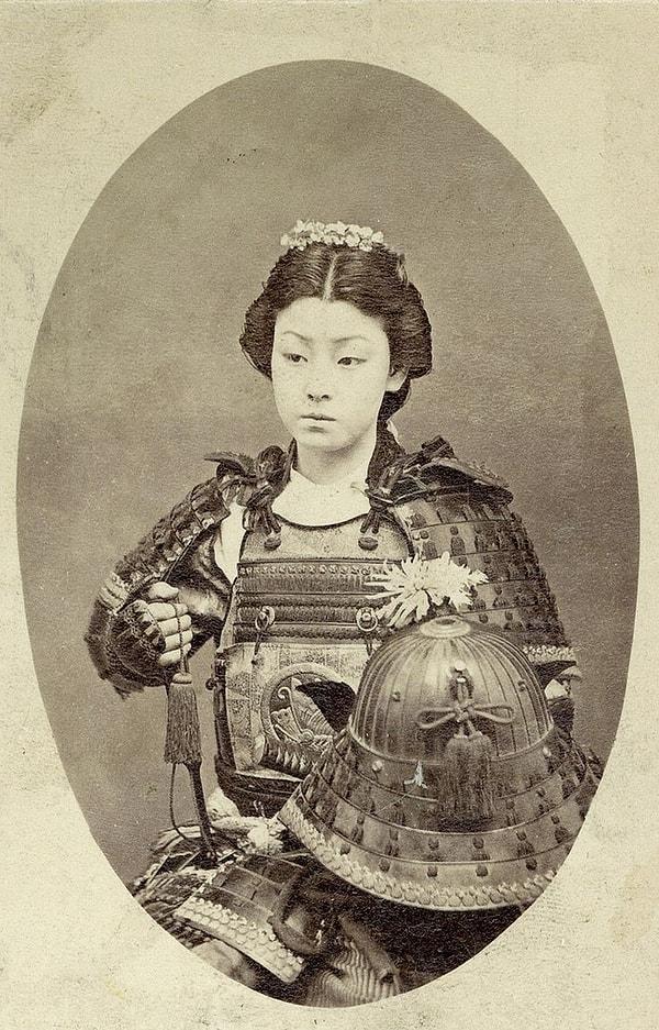 8. 1800'lü yıllardan bir kadın samuray.