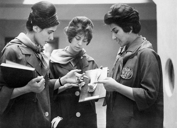 17. 1962 yılında tıp okuyan Afgan kızlar.