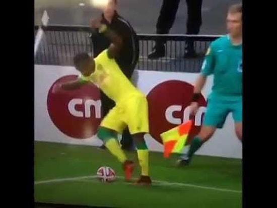 Korner Kullanırken Top Yerine Kale Direğine Vurmak