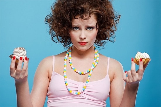 Kadınlarda Sık Görülen 16 İlginç Yemek Yeme Alışkanlığı