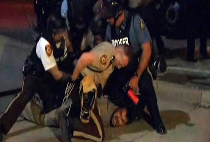 AA Muhabirine Silah Doğrultan Polis Açığa Alındı