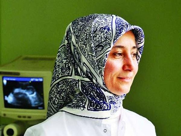 2. Kendisi kadın doğum uzmanı yani Jinekolog'tur. İslami camianın gözde kadın doktorlarındandır.