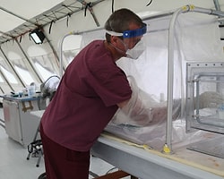 Ebola: Güney Afrika'dan Seyahat Yasağı