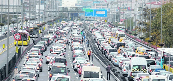 İstanbul'da 30 Ağustos Provaları Nedeniyle Pazar Günü Bazı Caddeler Trafiğe Kapalı