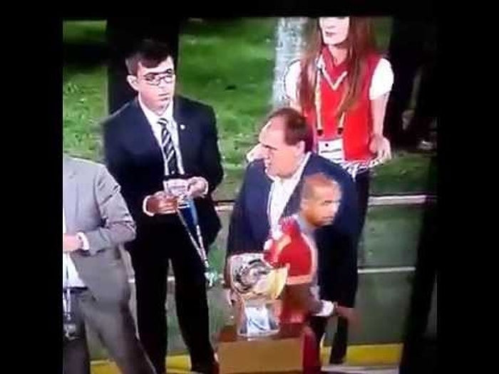 Felipe Melo Yıldırım Demirören'in Elini Yine Sıkmadı