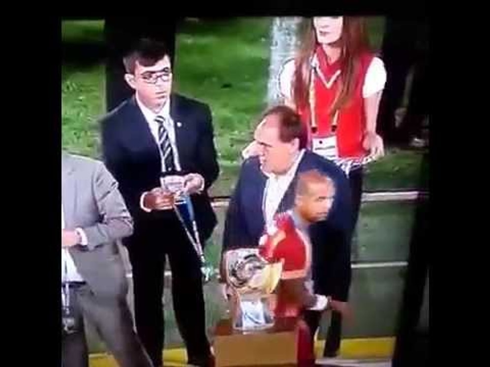 Felipe Melo Yıldırım Demirören'in Elini Yine Sıkmadı